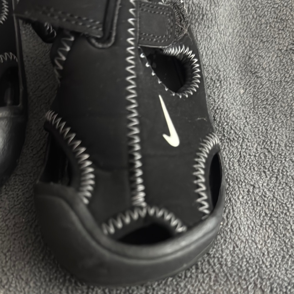 Nike kids Black Water Shoes with Adjustable Strap and Protective Toe Cap - Picture 3 of 6